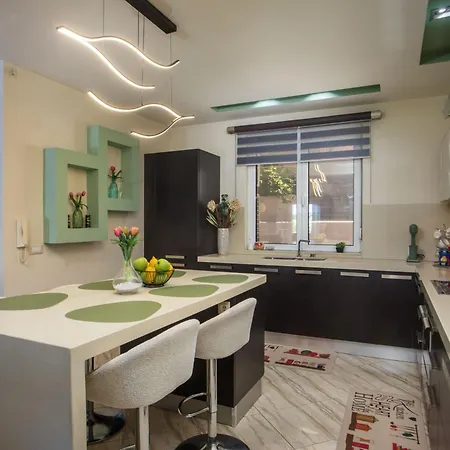 Gpn Sunset House *